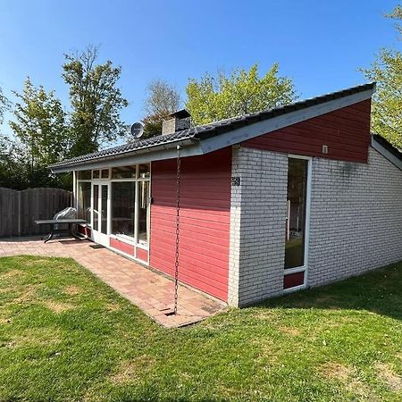 Knusse Bungalow Op Groen Park! Ouddorp Exterior foto