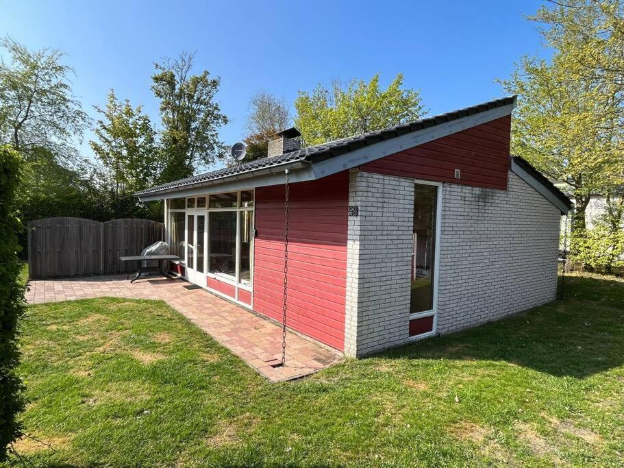Knusse Bungalow Op Groen Park! Ouddorp Exterior foto